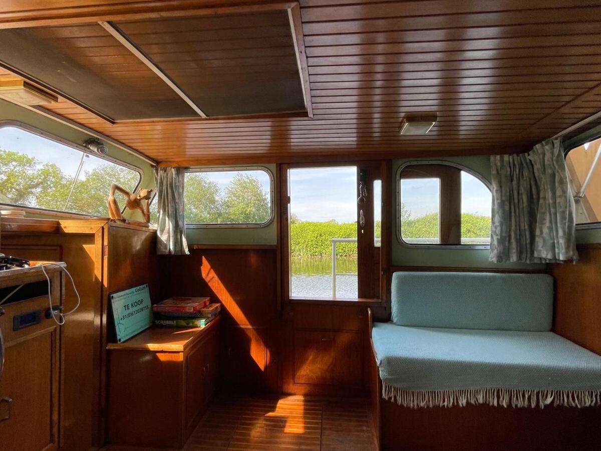 Dutch Cruiser Ship On A Tranquil Secluded River Тонбридж Екстериор снимка